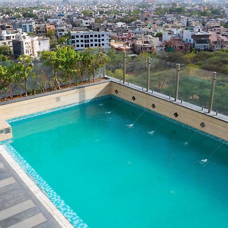 Hyatt Place Jaipur Malviya Nagar ภายนอก รูปภาพ Swimming pool at the hotel