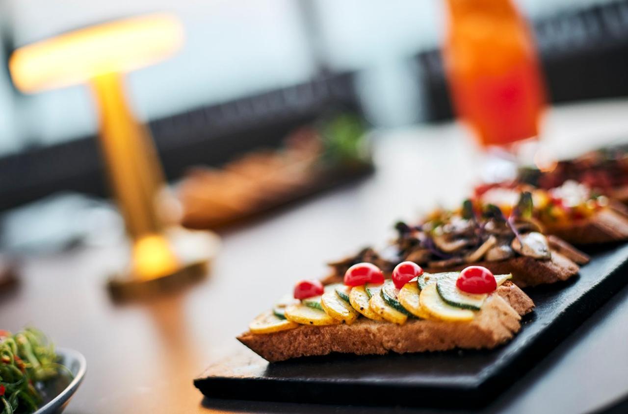 Hyatt Place Jaipur Malviya Nagar ภายนอก รูปภาพ A selection of tapas