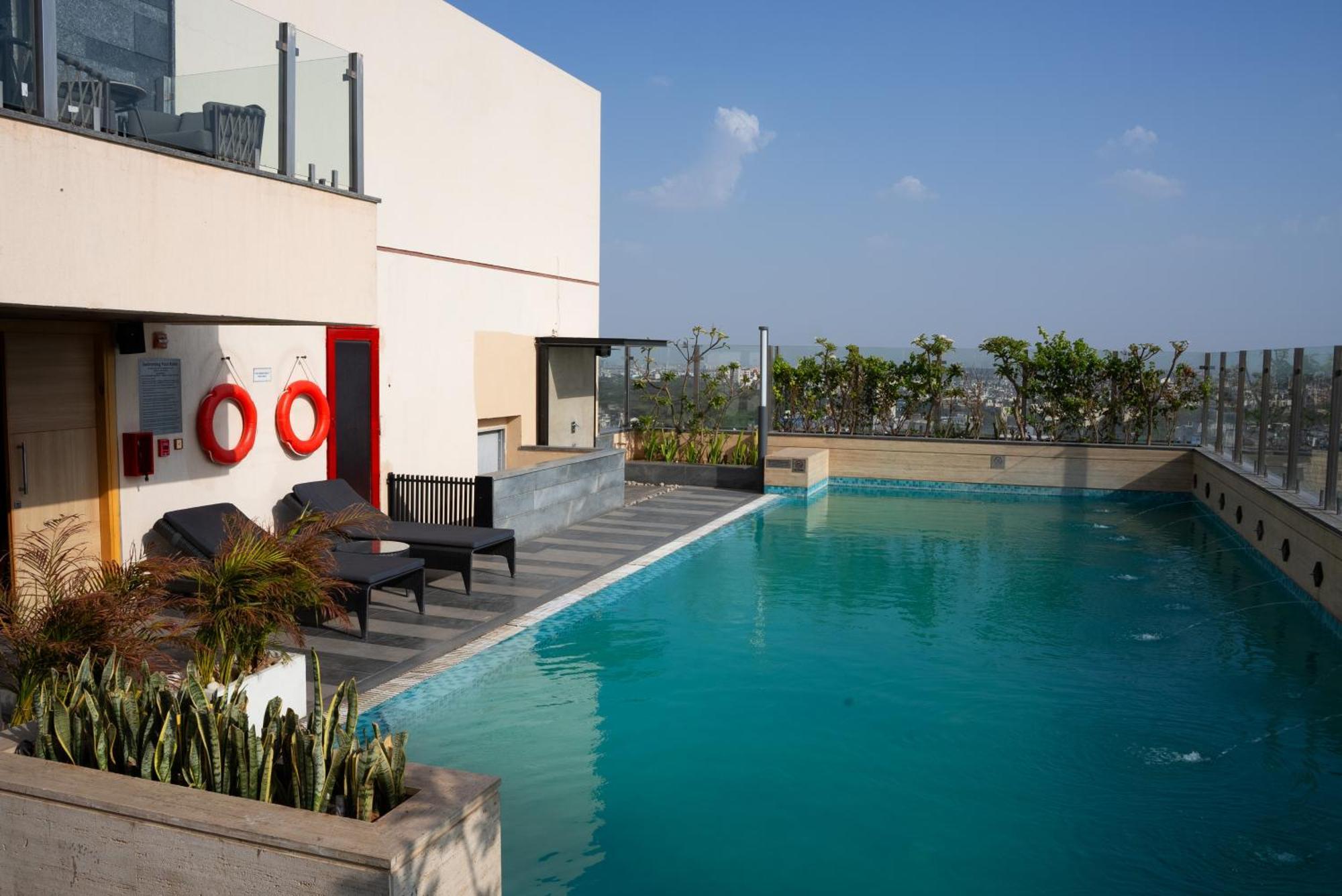 Hyatt Place Jaipur Malviya Nagar ภายนอก รูปภาพ Pool at the hotel